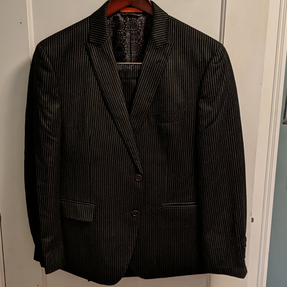 Tallia Macy's Men's Store 3-pc suit, 44S W37xL32